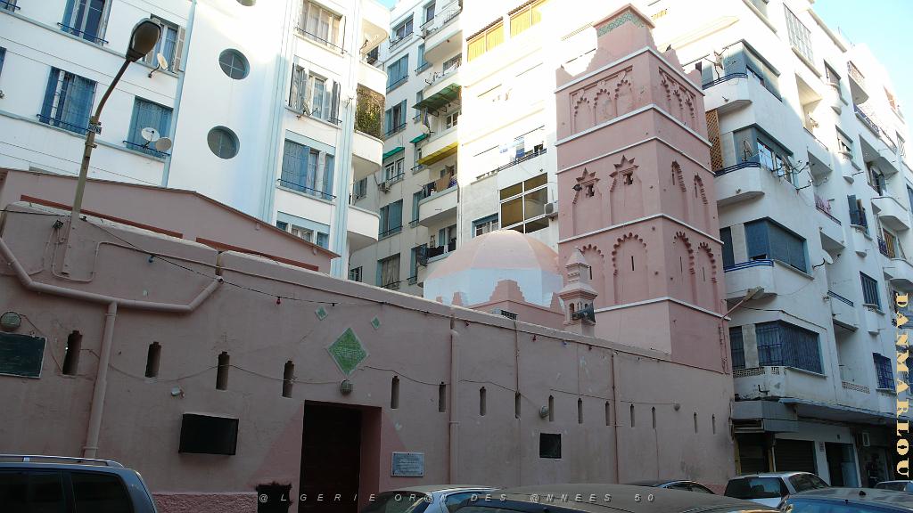 ORAN MARS 2012 42 Vieille Mosquee , angle Bd Laurent Fouque et rue Besancon . Pres du Front de mer.JPG